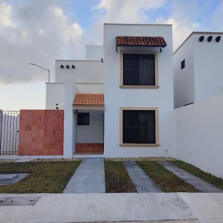Hermosa Casa A 15 Minutos Del Aeropueto De Cancun En Exclusivo Fraccionamiento Residencial エクステリア 写真