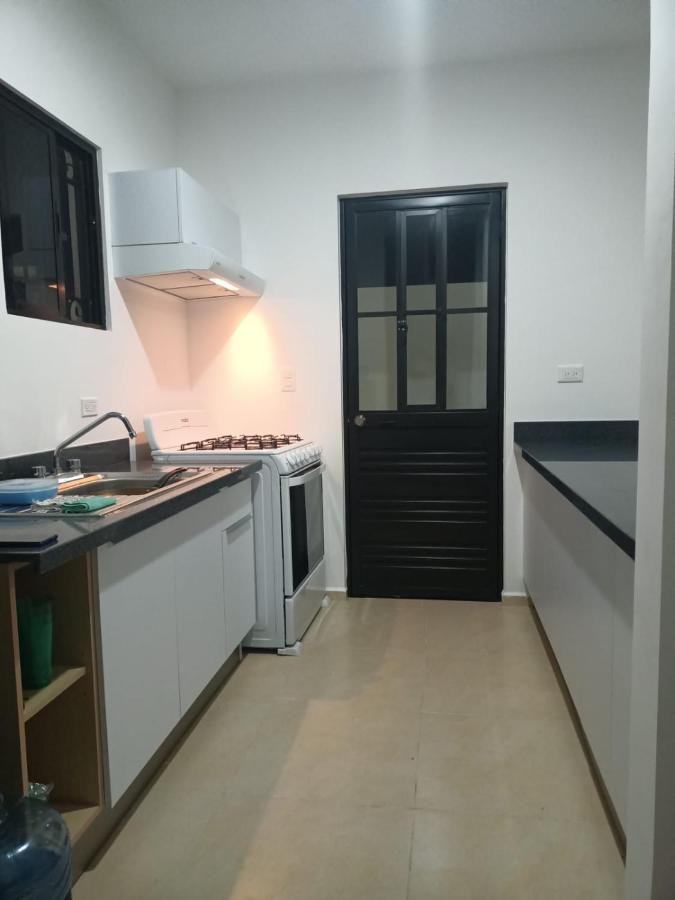 Hermosa Casa A 15 Minutos Del Aeropueto De Cancun En Exclusivo Fraccionamiento Residencial エクステリア 写真