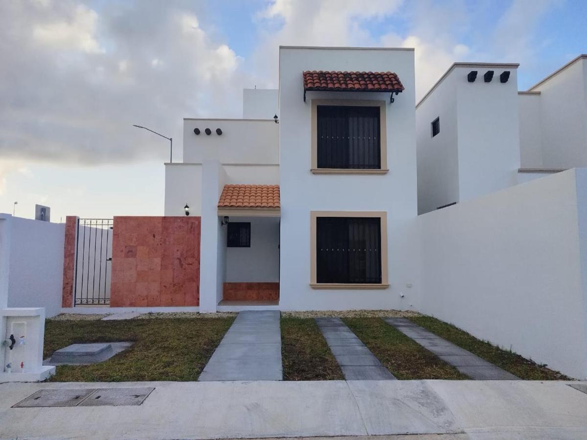 Hermosa Casa A 15 Minutos Del Aeropueto De Cancun En Exclusivo Fraccionamiento Residencial エクステリア 写真